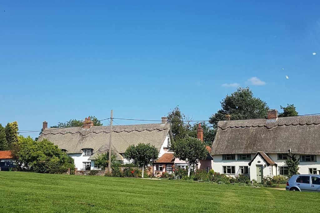Entire 2 Bed Coach House In Peaceful Norfolk Village Pulham Exteriér fotografie